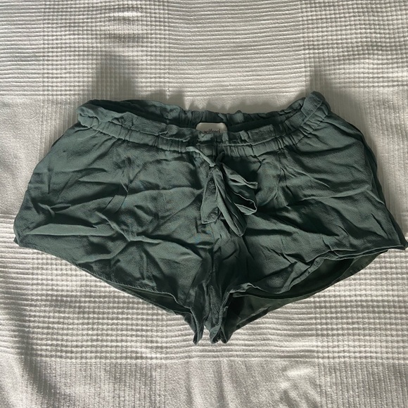 Aritzia Shorts - Picture 1 of 4